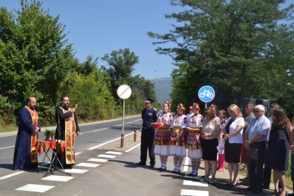 Официално бе открит реконструираният път Казанлък-Енина