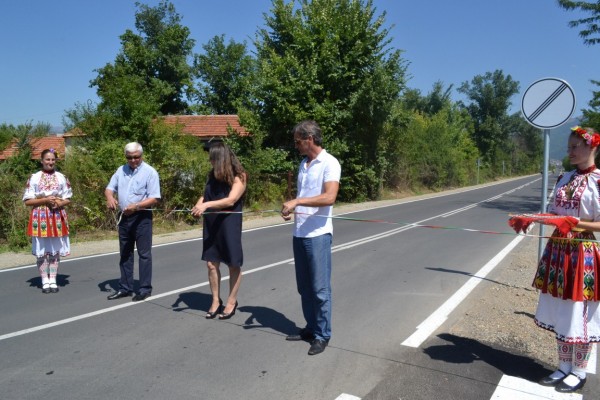 Официално бе открит реконструираният път Казанлък-Енина