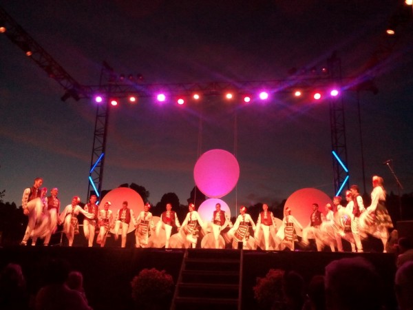 Ансамбъл „Детелини“ остави публиката в Монтиняк без дъх