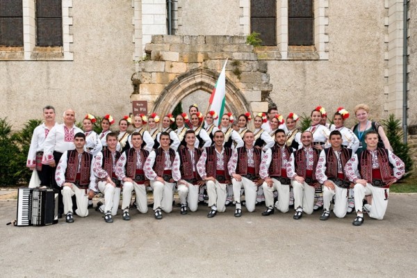 Ансамбъл „Детелини“ остави публиката в Монтиняк без дъх