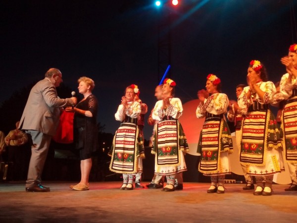 Ансамбъл „Детелини“ остави публиката в Монтиняк без дъх