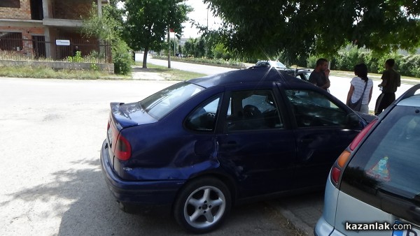 Ауди се заби в паркирали автомобили 