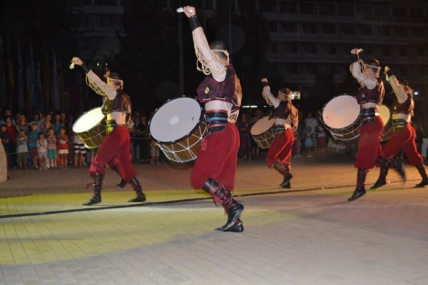 Кметът Галина Стоянова откри 10-те Празници в Долината на тракийските царе, „Чинари“ и „Дивинитас“ взривиха сцената