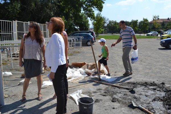 Кметът Галина Стоянова инспектира ремонта на стадион „Севтополис“
