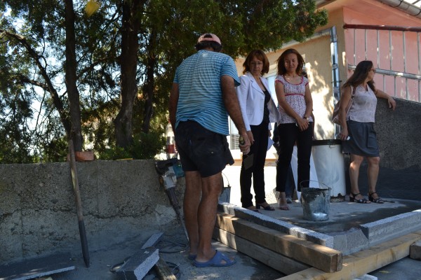 Кметът Галина Стоянова инспектира ремонта на стадион „Севтополис“