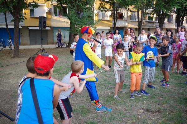 Радост за децата: Кметът Галина Стоянова откри нова детска площадка