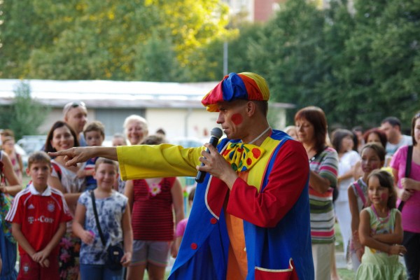 Радост за децата: Кметът Галина Стоянова откри нова детска площадка