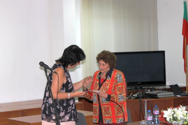 Журналистката от Павел баня Йорданка Трополова бе отличена със “Златно перо“ на СБЖ