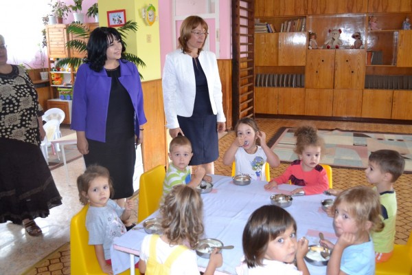 Община Казанлък получи чек от 653 хиляди лева по Норвежкия механизъм