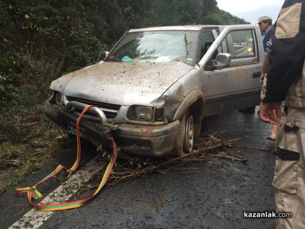 Джип катастрофира на пътя Казанлък-Стара Загора