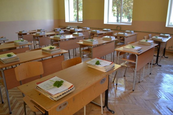 Казанлъшките училища посрещаха Първия учебен ден с много деца и добро настроение