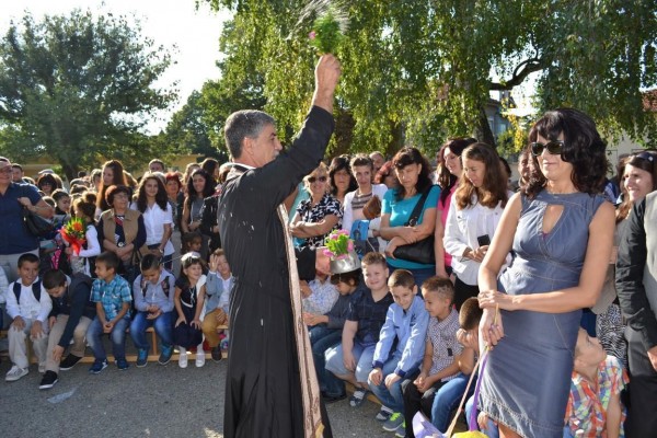 Казанлъшките училища посрещаха Първия учебен ден с много деца и добро настроение