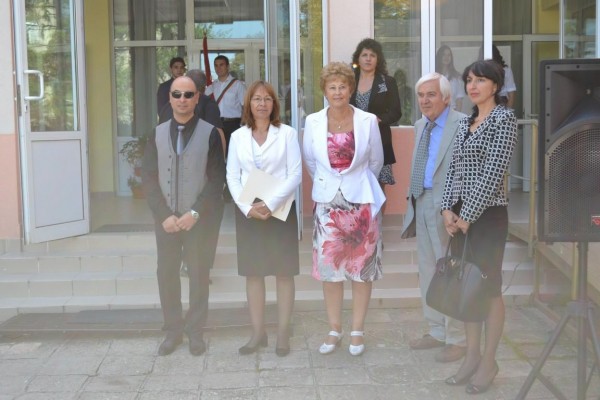 Казанлъшките училища посрещаха Първия учебен ден с много деца и добро настроение