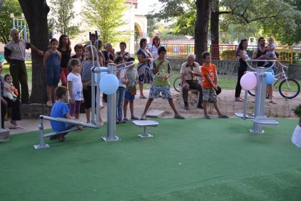 И в село Розово се радват на нов модерен парк