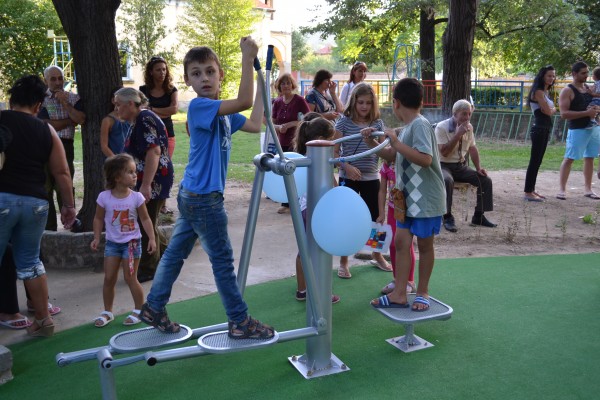 И в село Розово се радват на нов модерен парк