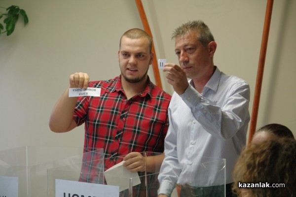 Изтеглиха номерата на партиите и кандидатите в ОИК - Казанлък