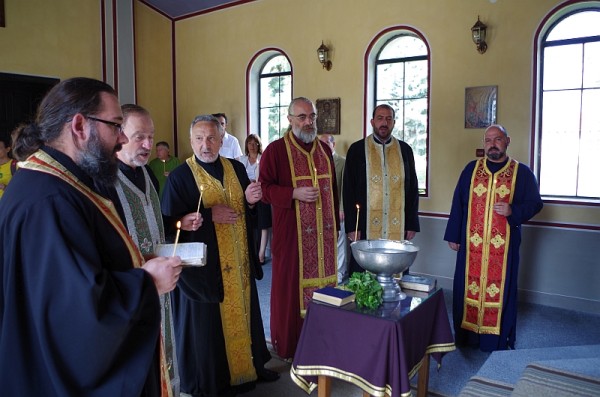 Осветиха новия параклис в Гробищния парк на Казанлък