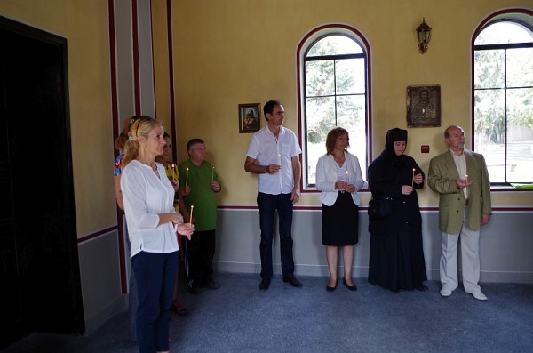 Осветиха новия параклис в Гробищния парк на Казанлък