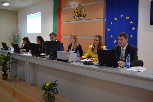 Съветниците на Казанлък получиха почетни плакети  