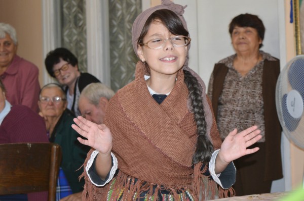 Пенсионерите в с. Копринка получиха екскурзия в България по повод празника си