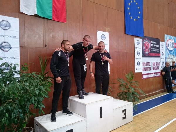 Казанлъшки ММА бойци с титли на републиканско (видео и снимки)