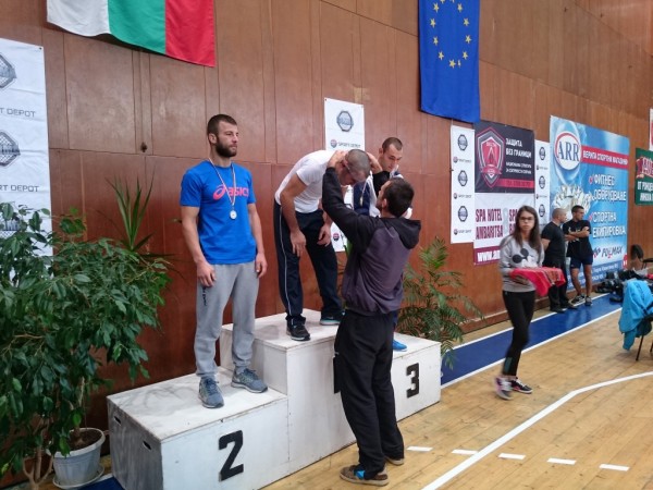 Казанлъшки ММА бойци с титли на републиканско (видео и снимки)