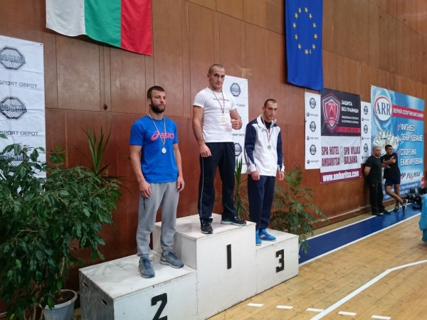 Казанлъшки ММА бойци с титли на републиканско (видео и снимки)