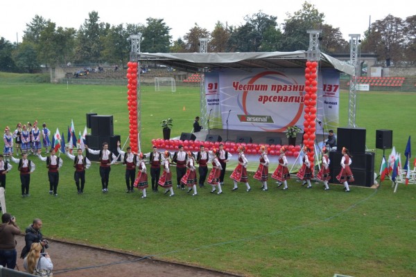  Даниела Коева и Петър Косев уважиха арсеналци за празника им