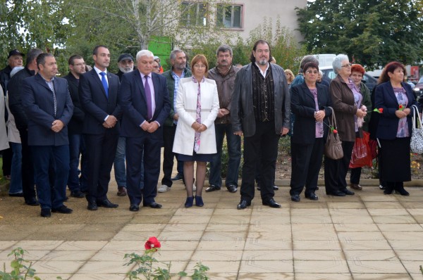 В Енина откриха паметник на Енинския апостол