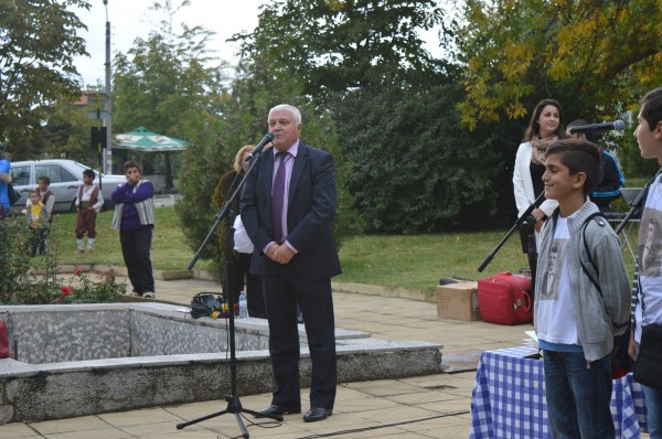 В Енина откриха паметник на Енинския апостол