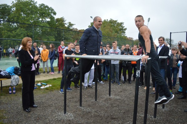 Цветан Цветанов и Галина Стоянова дадоха началото на двудневен спортен празник, организиран от ГЕРБ-Казанлък