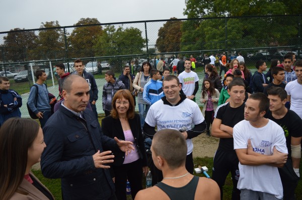 Цветан Цветанов и Галина Стоянова дадоха началото на двудневен спортен празник, организиран от ГЕРБ-Казанлък