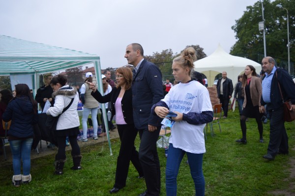 Цветан Цветанов и Галина Стоянова дадоха началото на двудневен спортен празник, организиран от ГЕРБ-Казанлък