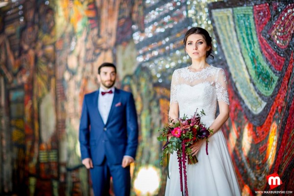 Екстравагантна сватбена фотосесия направиха казанлъчани в паметника на Бузлуджа