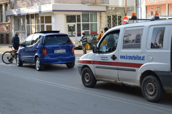 Катастрофа заради пешеходна пътека, виновникът избяга