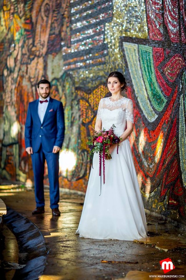 Екстравагантна сватбена фотосесия направиха казанлъчани в паметника на Бузлуджа