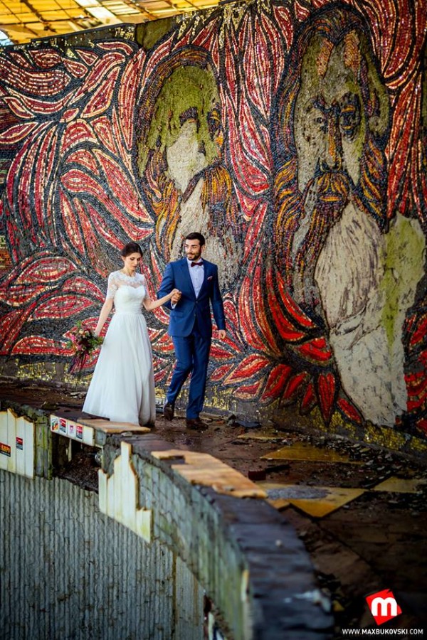 Екстравагантна сватбена фотосесия направиха казанлъчани в паметника на Бузлуджа