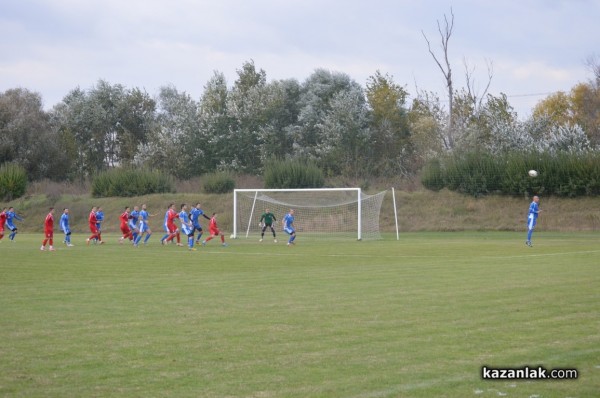 Съдийска тесла съсече розите в 92-ата минута (снимки)