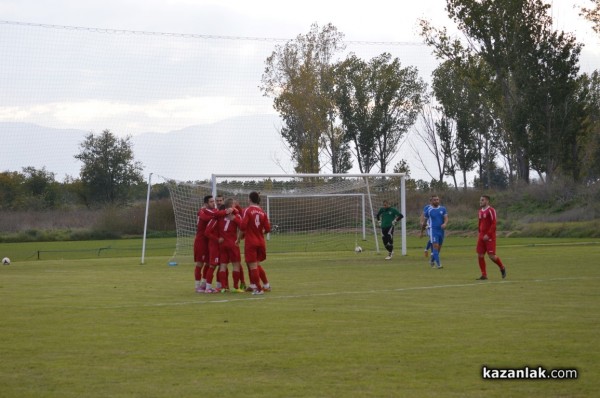 Съдийска тесла съсече розите в 92-ата минута (снимки)