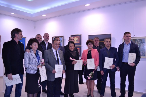 ОИК-Казанлък връчи удостоверенията на кмета Галина Стоянова, кметовете на населени места и общинските съветници, избрани на местни избори 2015