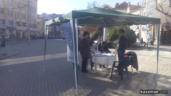 Подписка за референдума на Слави от днес и в Казанлък