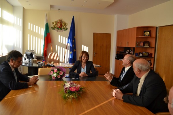 БТПП отличи кмета на община Казанлък Галина Стоянова с юбилеен медал / Новини от Казанлък