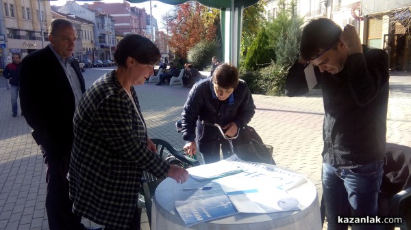 Подписка за референдума на Слави от днес и в Казанлък