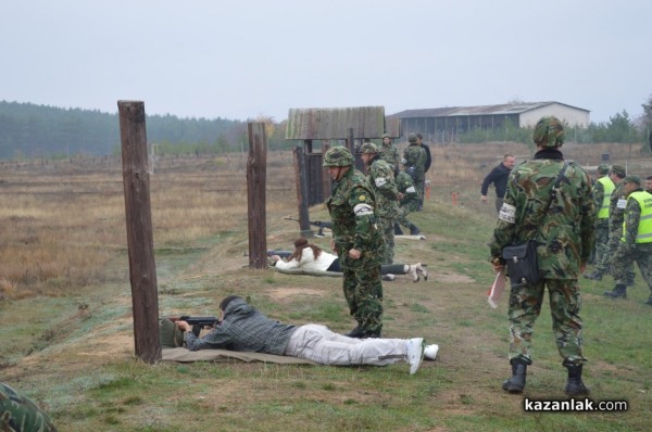 Стрелба и демонстрация на военна техника за граждани / Новини от Казанлък