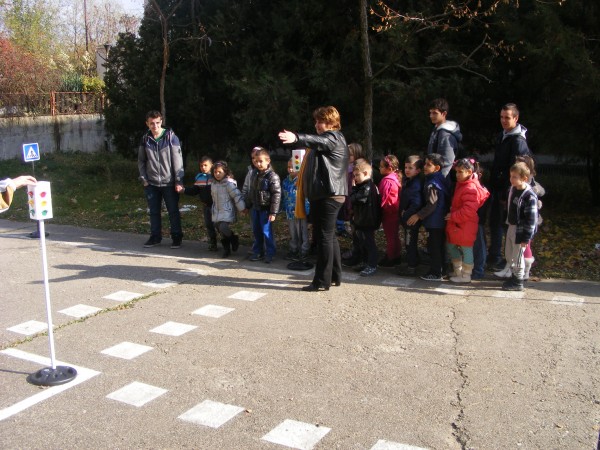 Да бъдем добронамерени и толерантни на пътя апелират ученици от ПГТТМ