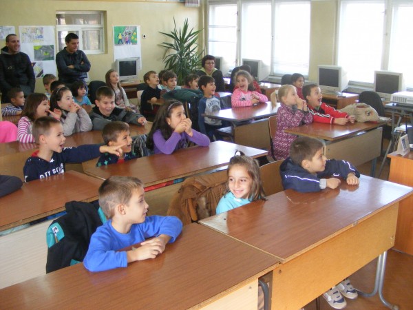 Да бъдем добронамерени и толерантни на пътя апелират ученици от ПГТТМ