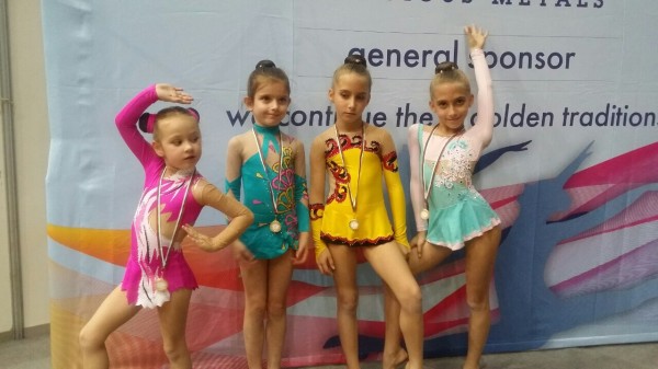 Златни медали за малките гимнастички от СКХГ “Диамант“ / Новини от Казанлък