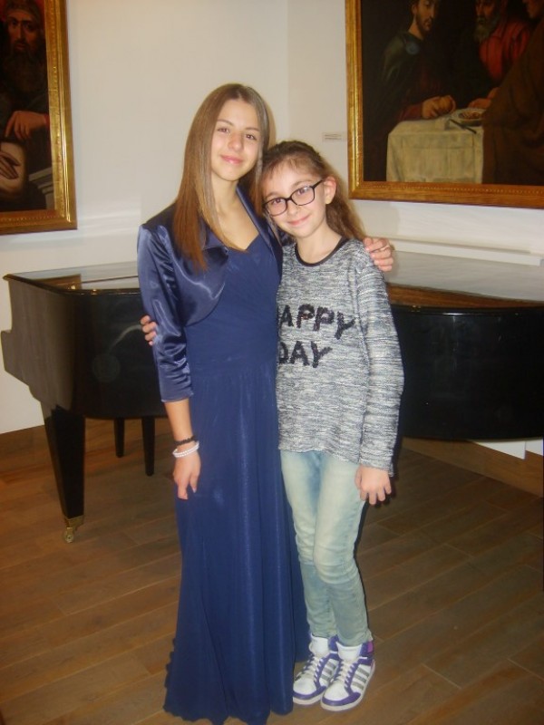 15 престижни награди за пианистите на Казанлък от Осмия фестивал-конкурс “ С крилете на музиката”.