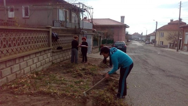 Почистиха Шипка в Деня на християнското семейство
