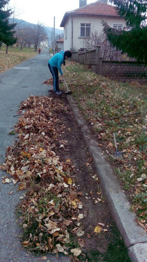 Почистиха Шипка в Деня на християнското семейство